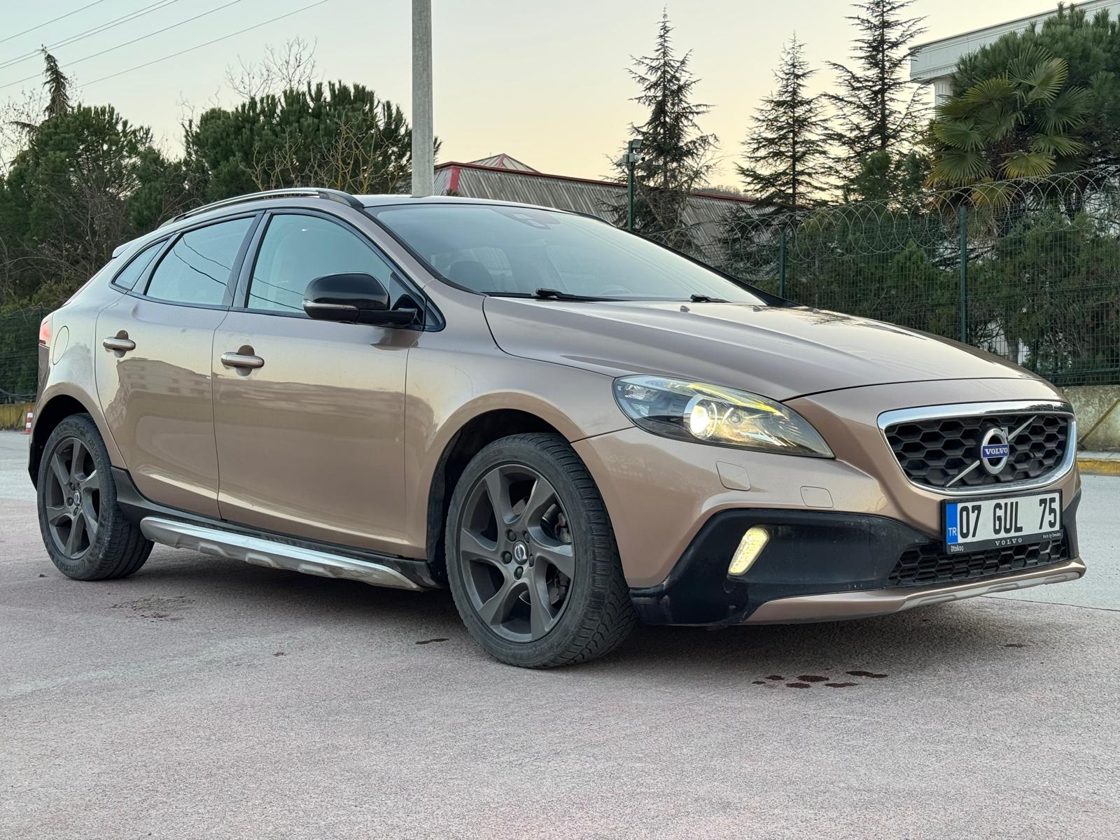 2015 Volvo V40 Cross Country 1.6 D Advance Cam Tavanlı Temiz Araç